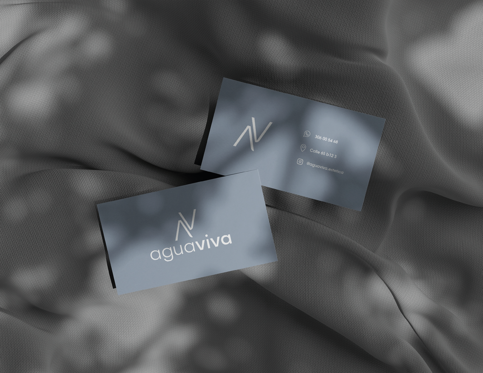 Aplicación de la nueva identidad visual de Agua Viva Estética en una tarjeta de presentación
